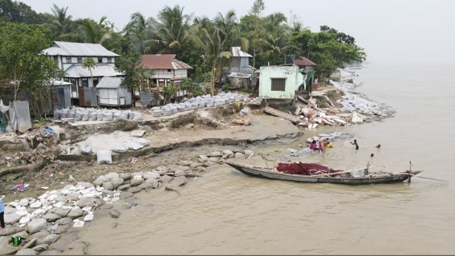 পদ্মায় ভাঙন : কাজের গতি বাড়ে না, ভেঙে যায় স্বপ্ন